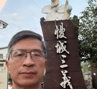 路過三義看實木桌